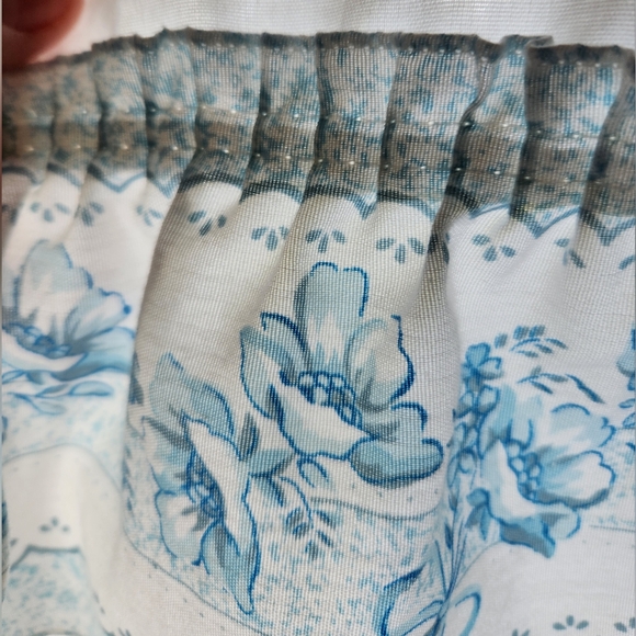 PAIR OF VINTAGE  KITCHEN WINDOW OR BACK DOOR CURTAINS - Picture 3 of 5